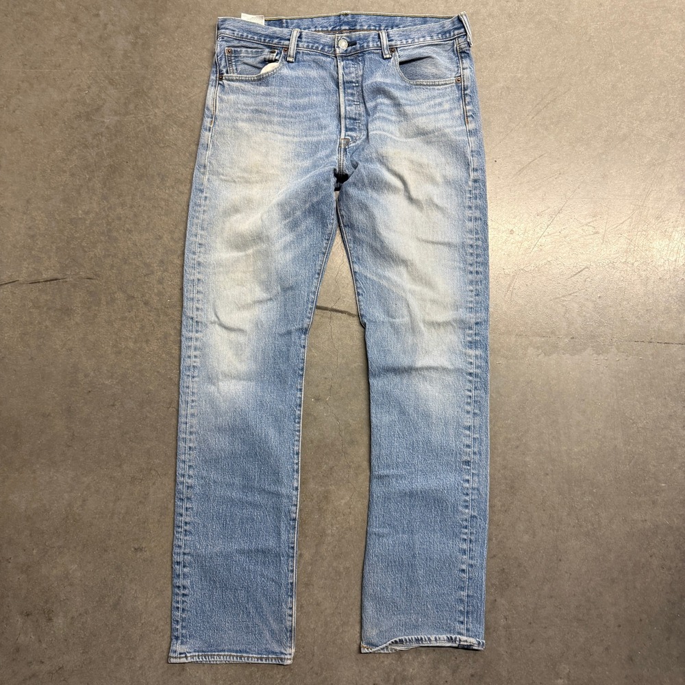 Levis 501 Original Fit Jeans Mens 34x34 Light Wash Blue Straight Leg 00501-2333